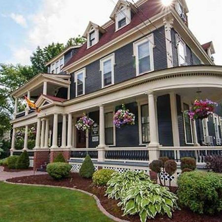 Carriage House Inn Fredericton Eksteriør bilde