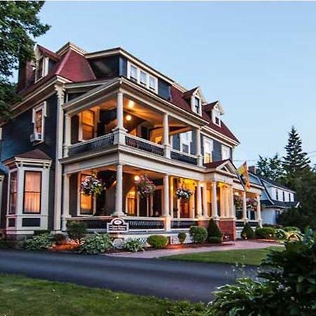 Carriage House Inn Fredericton Eksteriør bilde