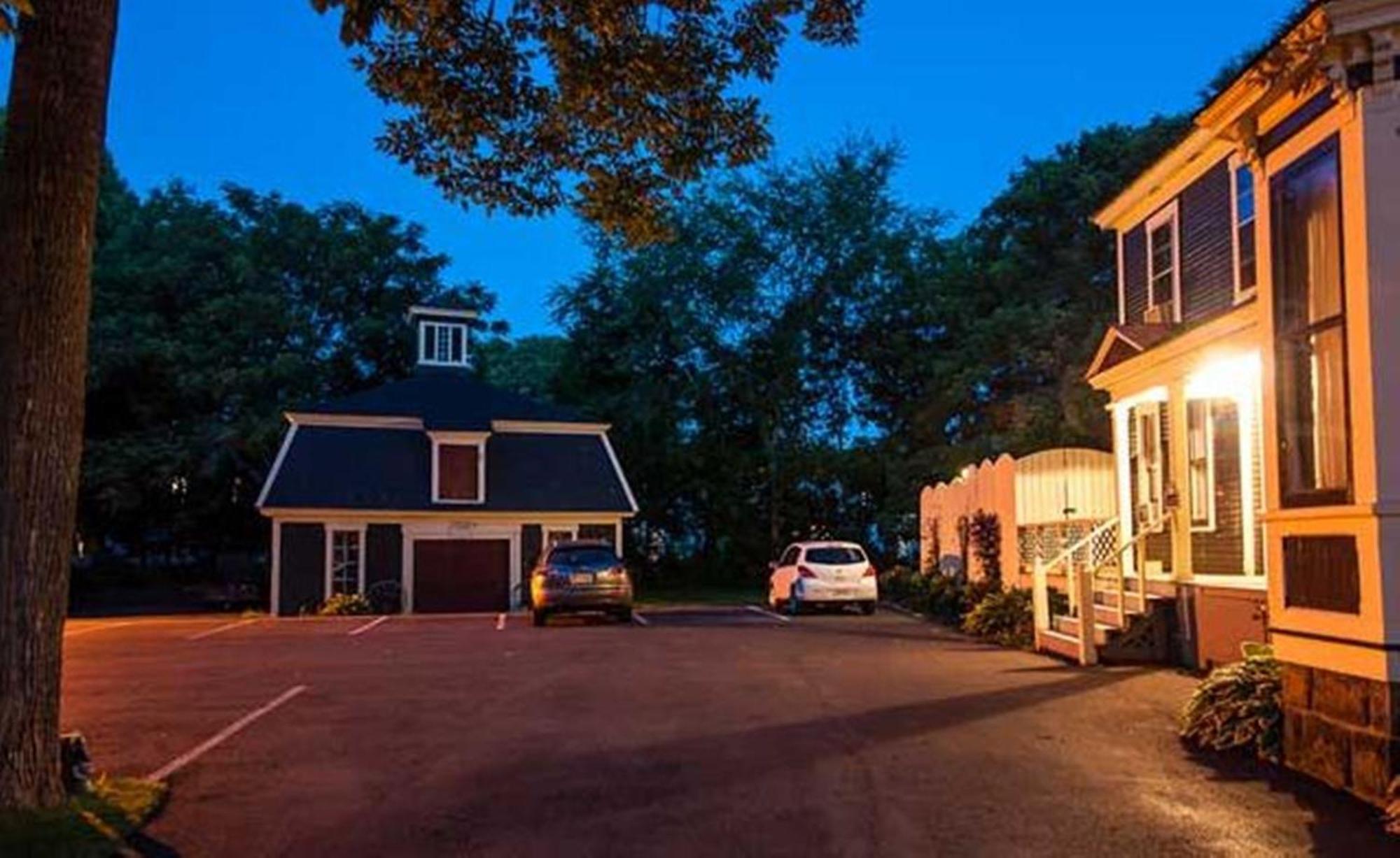 Carriage House Inn Fredericton Eksteriør bilde