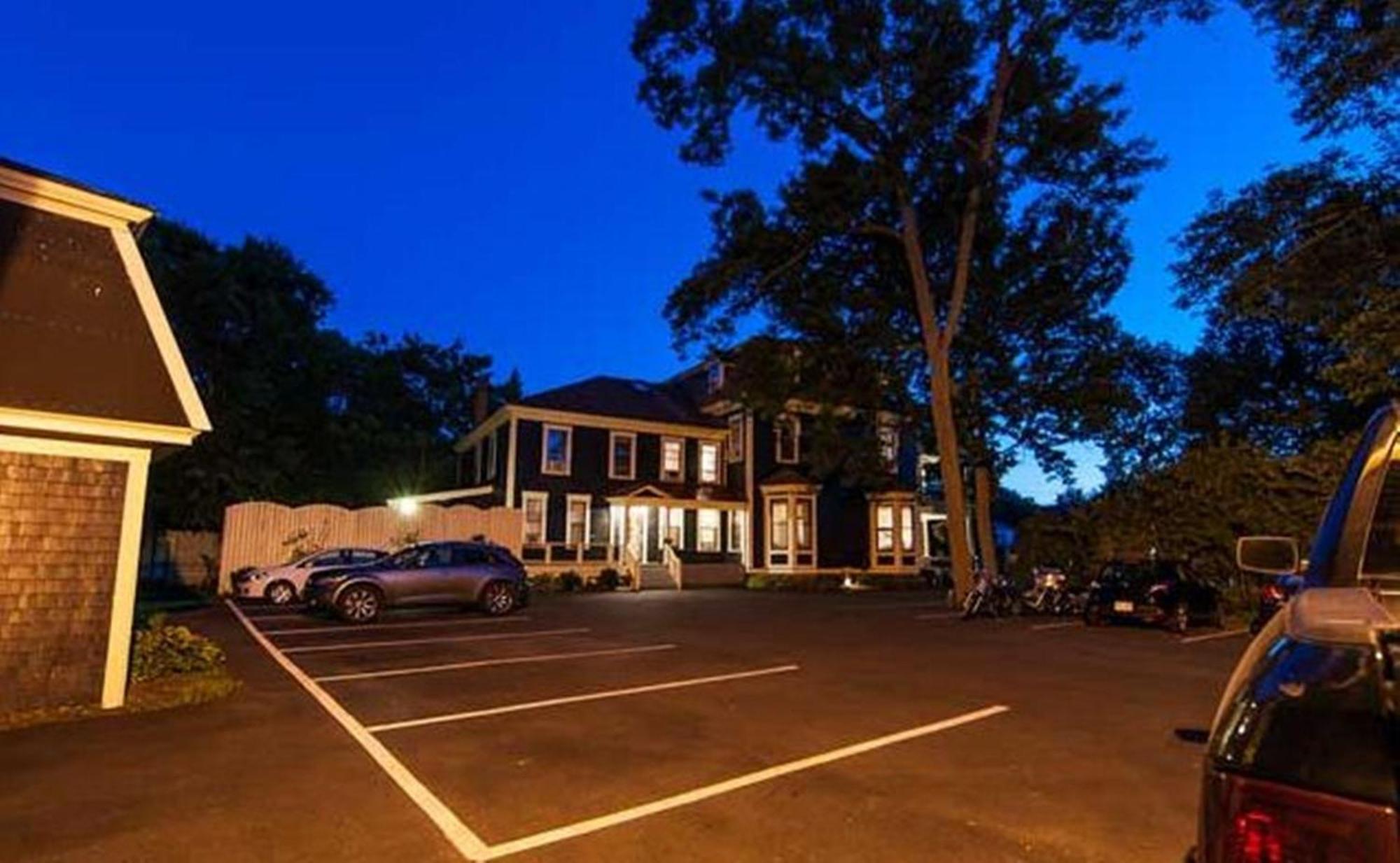 Carriage House Inn Fredericton Eksteriør bilde
